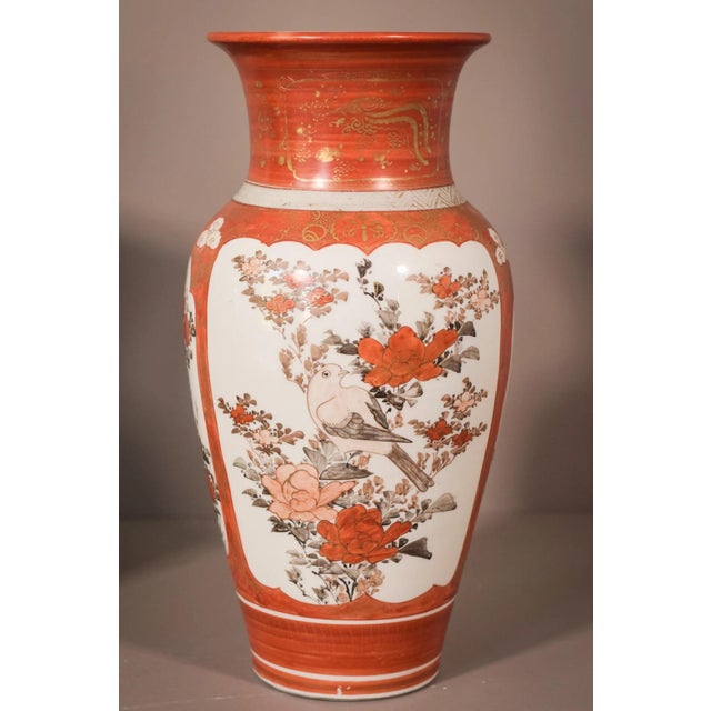 Kutani Yamadō-Dō Red-Ground Figural and Floral Vases, 1890s, Set of 2 For Sale - Image 9 of 13