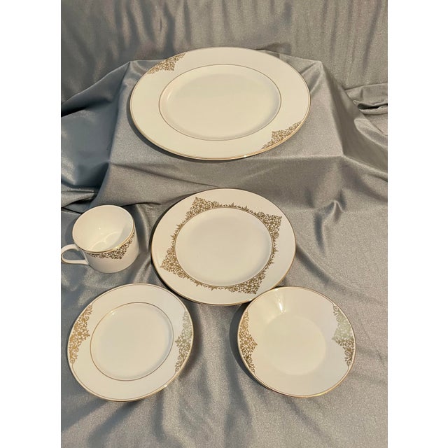 1990s Wedgwood Bone China Vera Wang Empress Jewel Dinner Set- 5 Pieces For Sale - Image 11 of 12