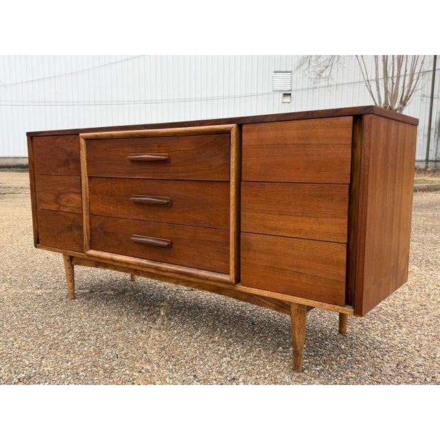 Mainline by Hooker 1960s Mainline by Hooker 9 Drawer Dresser, Attributed For Sale - Image 4 of 6