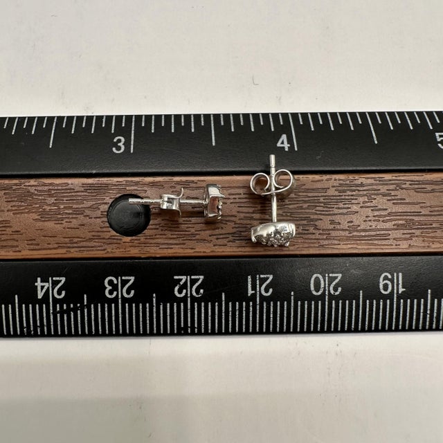 Early 21st Century Diamond Heart Stud Earrings in 14kt White Gold – 0.37ctw Gh Si2-I1 Diamonds, A Pair For Sale - Image 5 of 5