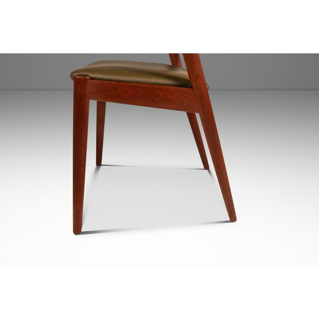 Set of Four ( 4 ) Danish Mid-Century Modern Model 42 Dining Chairs in Teak & Leather Attributed toKai Kristiansen, Denmark, C. 1960s For Sale - Image 10 of 18