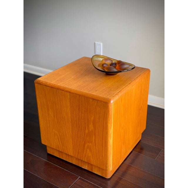 Brown Vintage Waterfall Oak Cube Side Table Pedestal End Table in the Style of Dunbar and Milo Baughman For Sale - Image 8 of 11