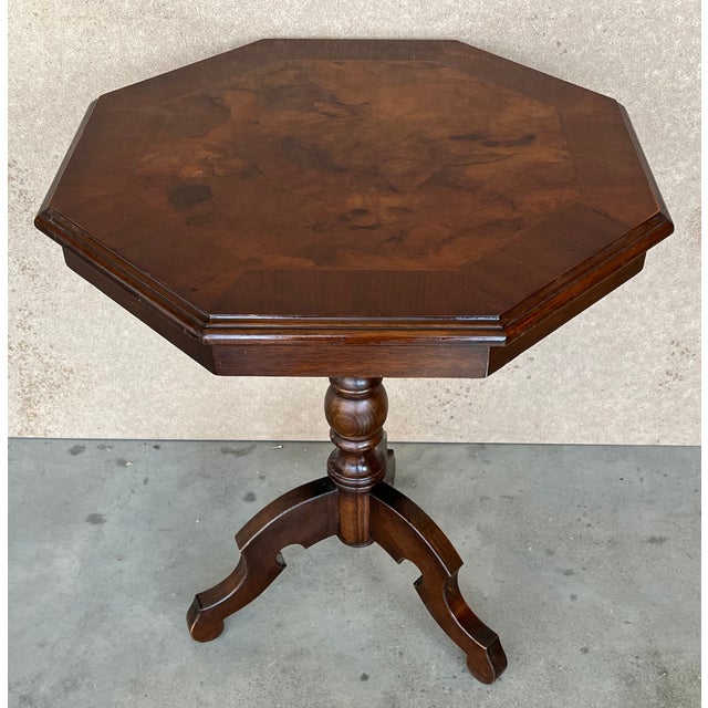 English Octogonal Pedestal Tea or Side Table, 19th Century For Sale - Image 4 of 8