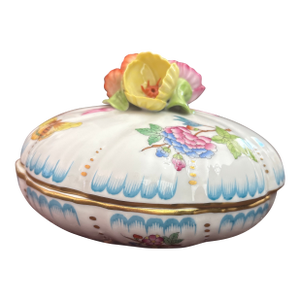 1980s Jewelry Box Queen Victoria Pattern