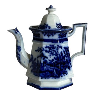 Early English Flow Blue “Amoy” Teapot by Davenport, Circa 1844 For Sale