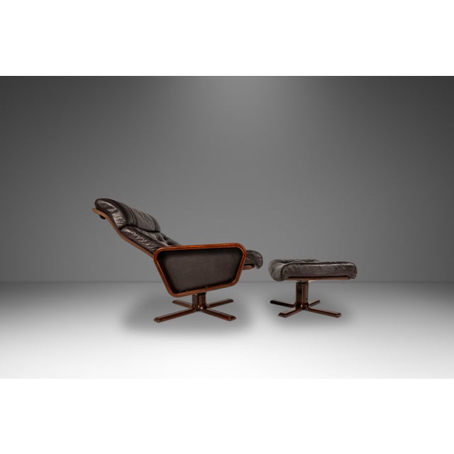 Vatne Møbler Set of Two (2) Scandinavian Modern Reclining Lounge Chairs & Ottomans by Soda Galvano for Vatne Mobler, Norway, C. 1970s For Sale - Image 4 of 18