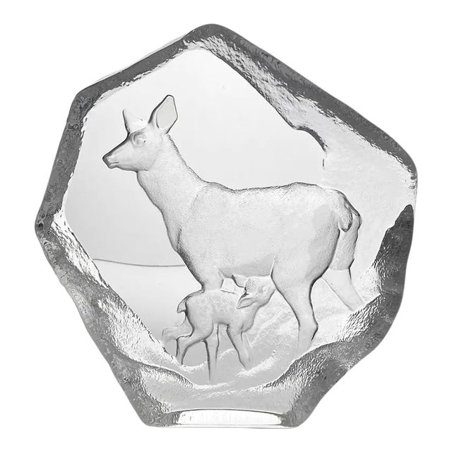 1990s Mats Jonasson “Deer, Doe & Fawn” Crystal Swedish Paperweight Sculpture For Sale