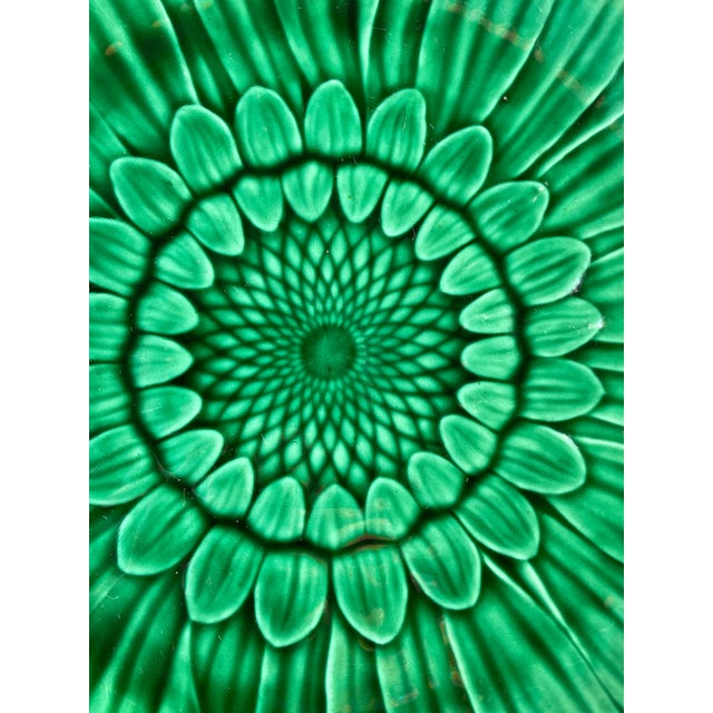Ceramic Pair of Green Wedgwood Etruria Majolica Plates With Sunflowers - 1877 For Sale - Image 7 of 9