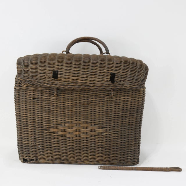 This vintage wicker picnic basket is a charming handwoven piece, perfect for adding a rustic touch to your spring picnic...