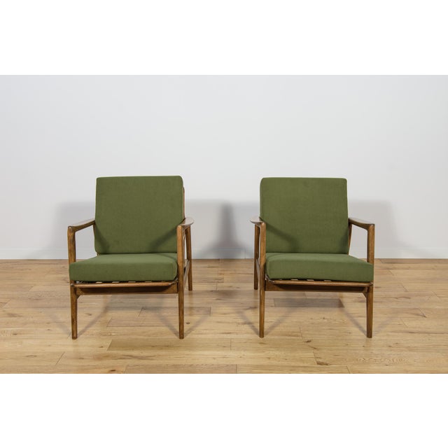Mid-Century Modern Model 300-139 Lounge Chairs from Swarzędz Factory, 1960s, Set of 2 For Sale - Image 3 of 18