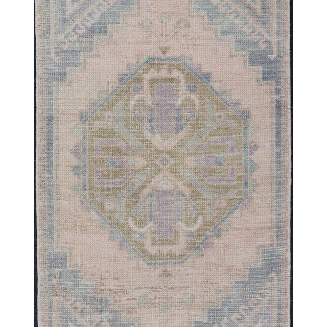 Vintage Turkish Oushak Rug With All-Over Sub-Geometric Medallion Design For Sale In Atlanta - Image 6 of 8