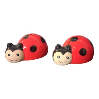 Mid Century Modern Kitschy Ceramic Ladybug Salt & Pepper Shakers- A Pair For Sale