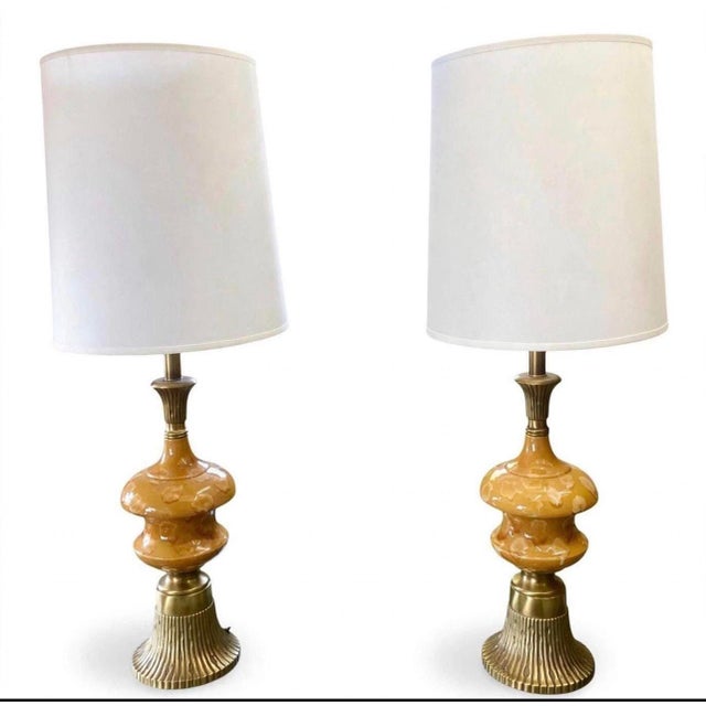 We have for your consideration a very gorgeous pair of hollywood regency table lamps. Table lamps consists of glazed...