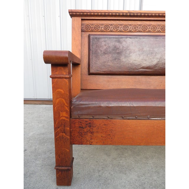 Charles Limbert Rare 10ft Arts & Crafts Tiger Oak Leather Bench ~ Train Station or Fraternal Club Seating ~ Limbert / Stickley Craftsman Era For Sale - Image 4 of 18