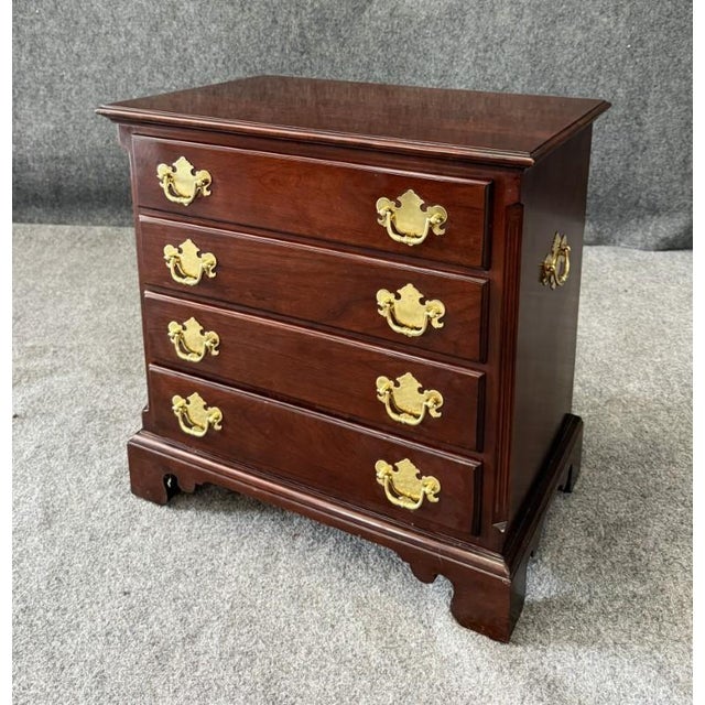 Statton Furniture Late 20th Century Statton Solid Mahogany Petite Four Drawer Nightstand For Sale - Image 4 of 10