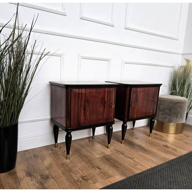 1950s Mid-Century Art Deco Italian Bedside Tables in Walnut with Glass Top, 1950s, Set of 2 For Sale - Image 5 of 10