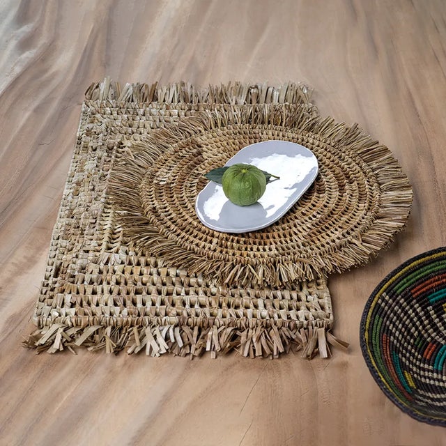 Farmhouse Balmy 6-Piece Set Pandan Fringed Placemats, Rectangle For Sale - Image 3 of 4