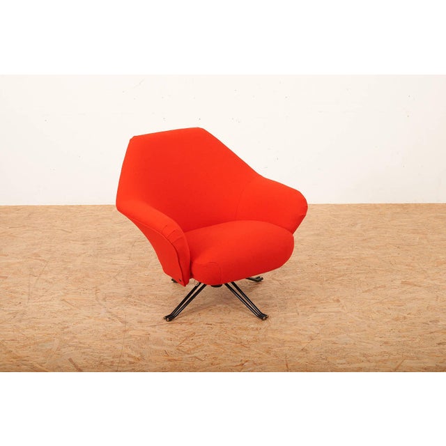 Swivel Armchair P32 with 4-Star Black Metal Frame, Upholstered Shell Covered in Red Fabric by Osvaldo Borsani for Tecno, 1956 For Sale - Image 3 of 9