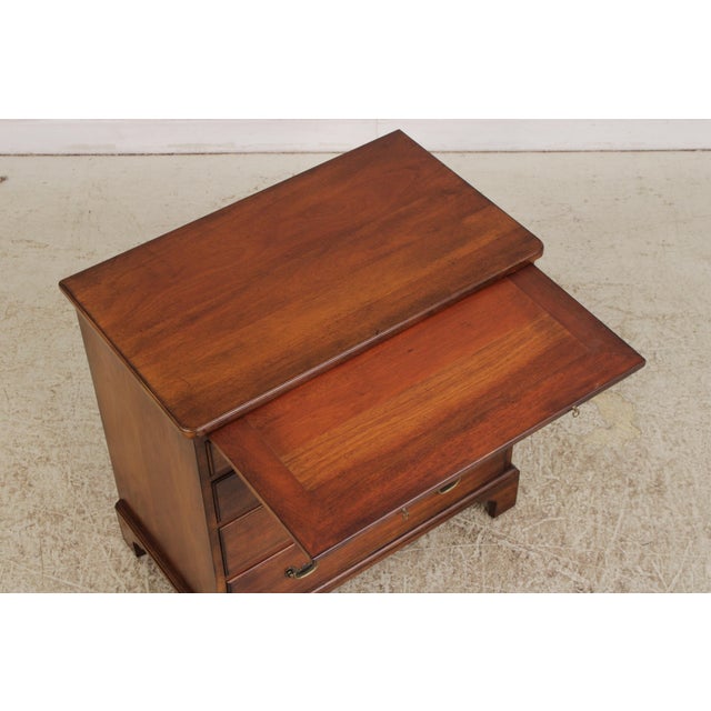 Traditional Stickley Mahogany Colonial Williamsburg Bachelor Chest For Sale - Image 3 of 18
