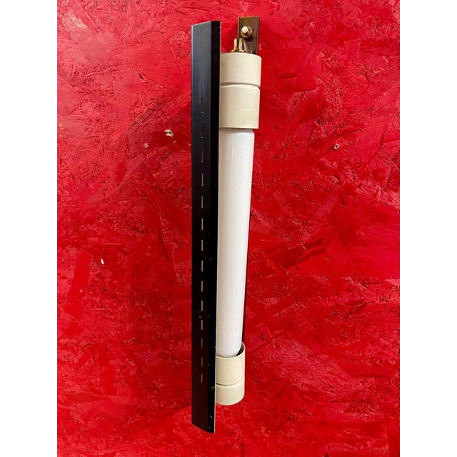 Wall lamp with rotating and swiveling screen that can be used either vertically or horizontally, such as above a mirror....