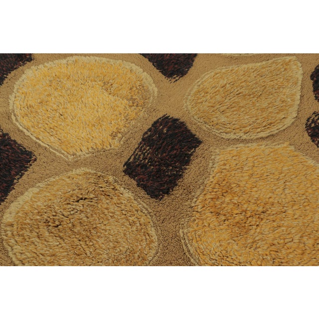 Textile Vintage Circle Rug With Gold and Brown Geometric Patterns - Rug & Kilim For Sale - Image 7 of 11