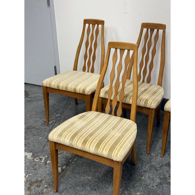 1960s American of Martinsville Mid 20th Century Sculpted Spindle-Back Dining Chairs, Set of Four For Sale - Image 5 of 12