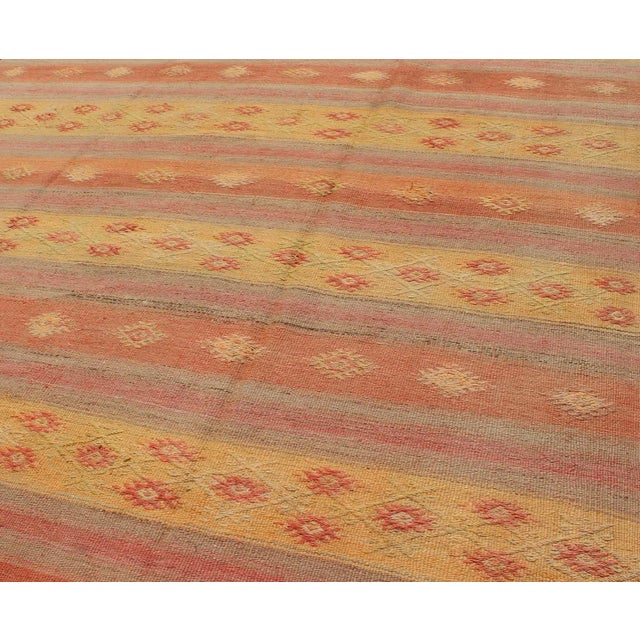 Textile Keivan Woven Arts, En-140546, Vintage Mid-Century Turkish Kilim Rug - 5′7″ × 8′8″ For Sale - Image 7 of 11