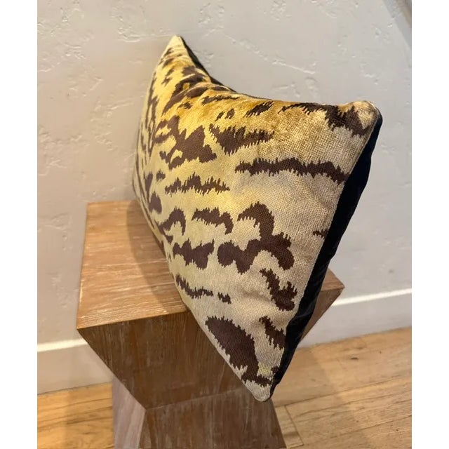 The House of Scalamandre The House of Scalamandré Tigre Silk/Indus Lumbar Pillow, Ivory, Gold & Black For Sale - Image 4 of 7