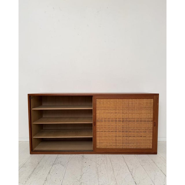 RY26 Sideboard in Teak with Woven Cane Doors by Hans J. Wegner for Ry Møbler, Denmark, 1960s For Sale - Image 4 of 17