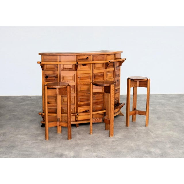 Brutalist Bar and Bar Stools in Pine, 1970s, Set of 4 For Sale - Image 12 of 12