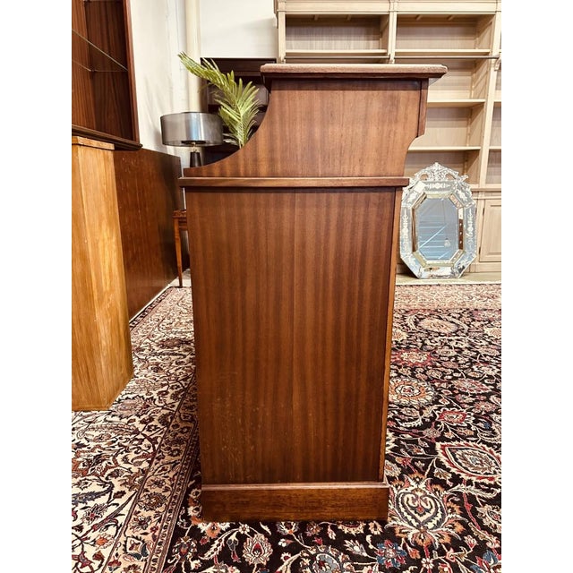 English Chesterfield Mahogany Bar with Bar Stools, Set of 5 For Sale - Image 6 of 18