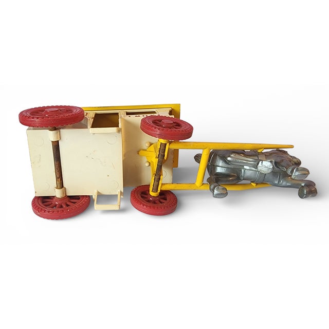 1950s Vintage Wyandotte 1950s Sunshine Dairy Milk & Cream Horse-Drawn Plastic Toy Wagon For Sale - Image 5 of 5