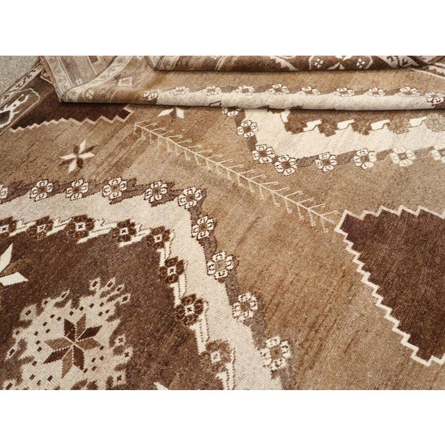 Charcoal Galerie Shabab Collection Mid-20th Century Turkish Anatolian Room Size Carpet For Sale - Image 8 of 8