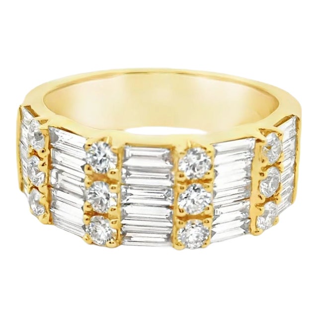 Diamond 18k Yellow Gold Band Ring Size 8.5 For Sale