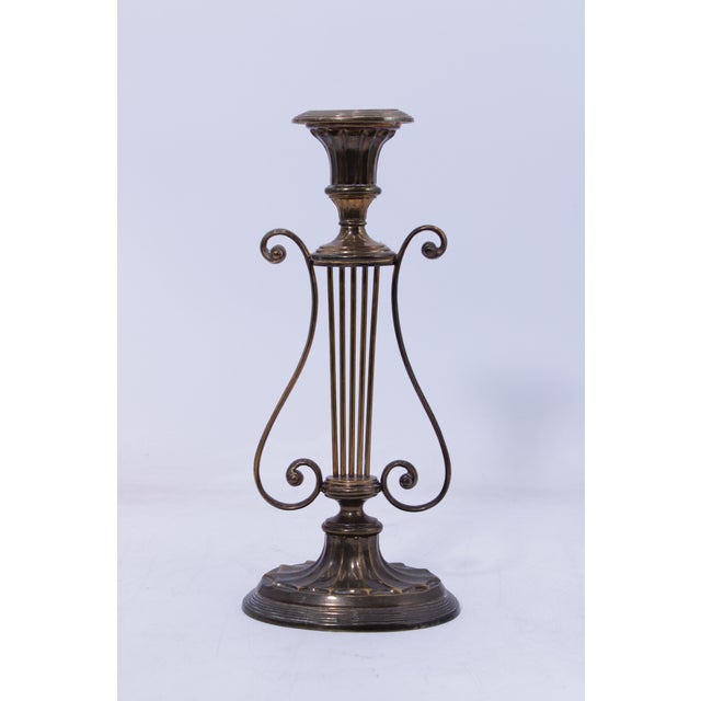 Mottahedeh 1980s Pair of Mottahedeh Brass Colonial Williamsburg Lyre Candlesticks For Sale - Image 4 of 14