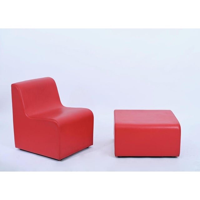 1980s Mid-Century Modular Armchairs and Pouf in Red Leatherette, Italy, 1980s, Set of 3 For Sale - Image 5 of 17