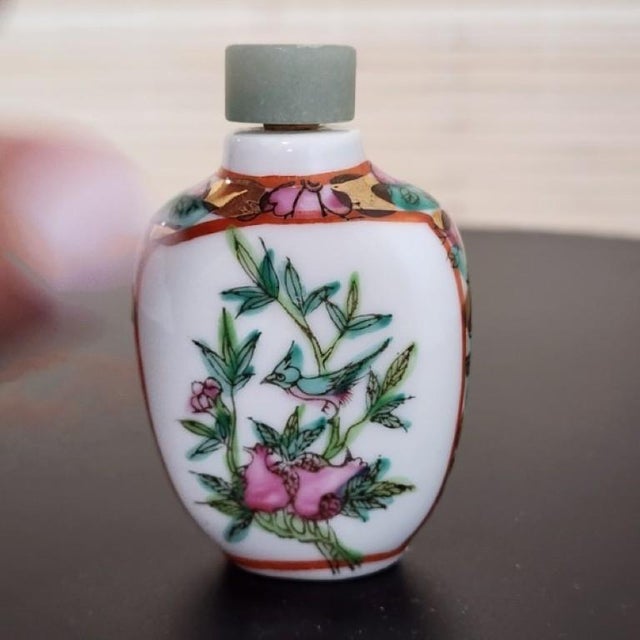 Stone 1970s Chinoiserie Porcelain Cabinet Bottle With Birds and Pomegranate For Sale - Image 7 of 9