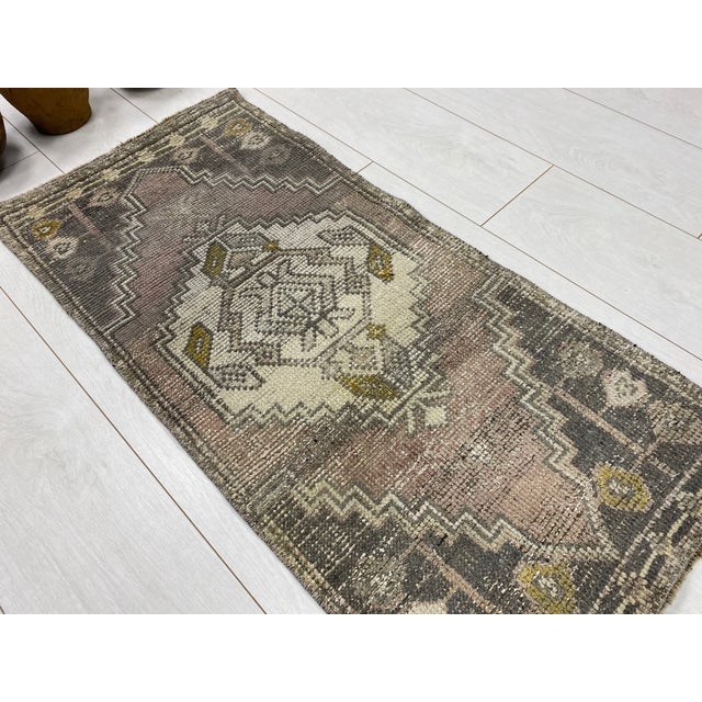 1950s Oushak Floral Small Carpet For Sale - Image 5 of 5