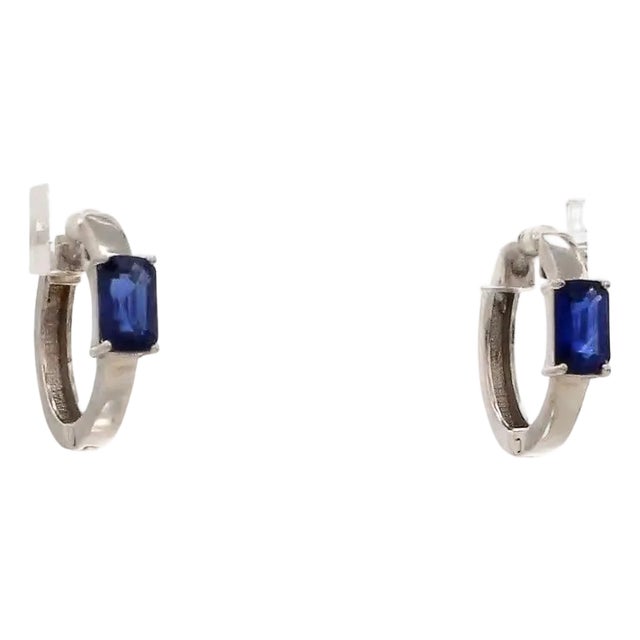 0.69 Ct Natural blue sapphire earrings in 14k gold For Sale