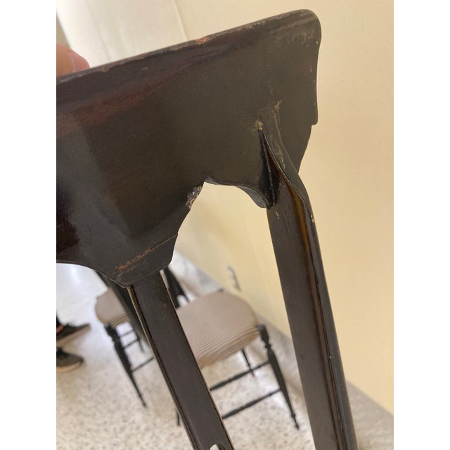 Mid-20th Century Gio Ponti Style Italian Chiavari Chairs in Ebonized Beechwood Attributed to Guido Chiappe for S. A. C. - Set of Five For Sale In Atlanta - Image 6 of 12