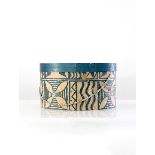 Mid-Century Patterned Hat Box For Sale - Image 6 of 6