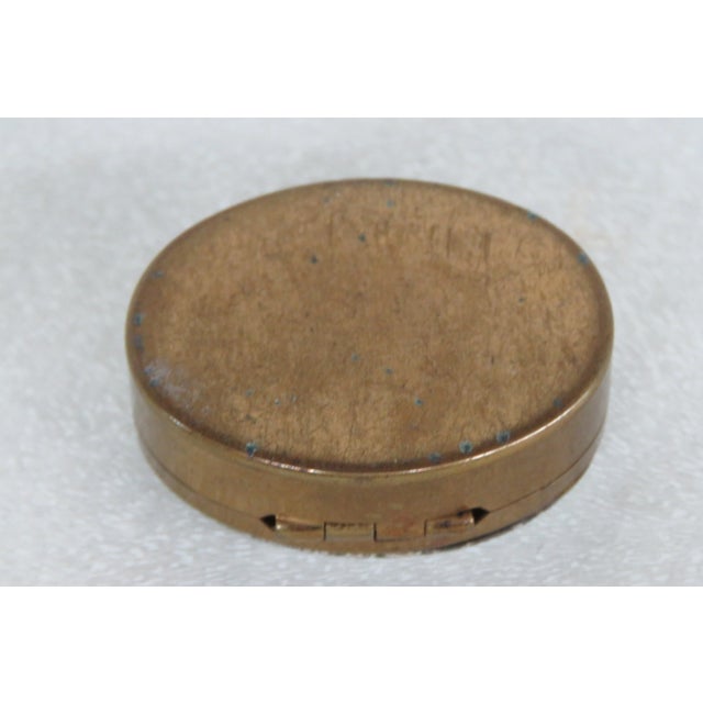 Early 20th Century Porcelain White and Gold Floral Small Pill Box For Sale - Image 5 of 10