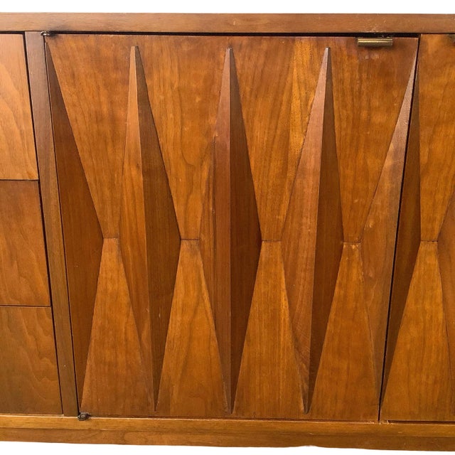 American of Martinsville Harlequin Diamond Front Triple Dresser, MCM For Sale - Image 9 of 13