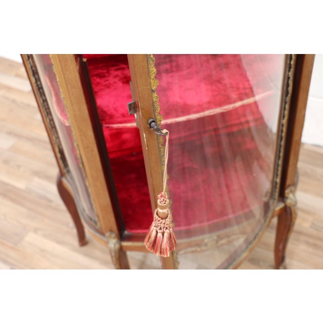 19th Century French Louis XV Vitrine Curio Cabinet With Marble Top & Ormolu For Sale - Image 10 of 18