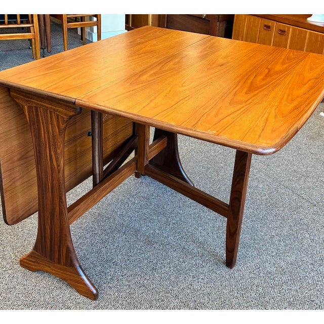 Classic Space-Saving Mid Century Modern Teak Drop Leaf Dining Table c.1960 For Sale In San Francisco - Image 6 of 11