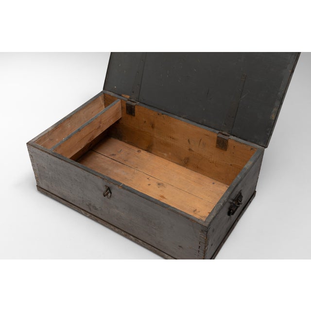 1930s Vintage Captains Trunk in Pine, 1936 For Sale - Image 5 of 9