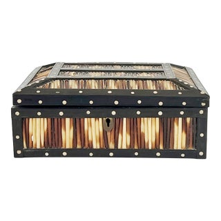 Antique 19th-Century British Colonial Porcupine Quill Box, Medium Size - 8.25" X 6.5" X 3.5" For Sale