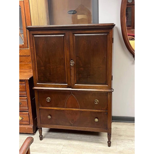 Rare Frank E. Rosen & Co. Antique mahogany gentleman‘s dresser The Grand Rapids Furniture House, New York Late 19th...