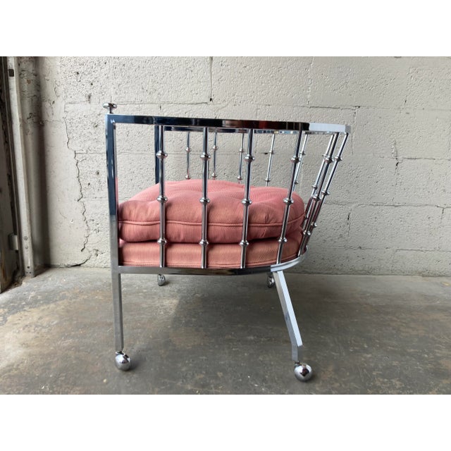 Original Mid Century Modern Chrome Lounge Chair on casters, in original good condition. 1970s. Ready for a new home.