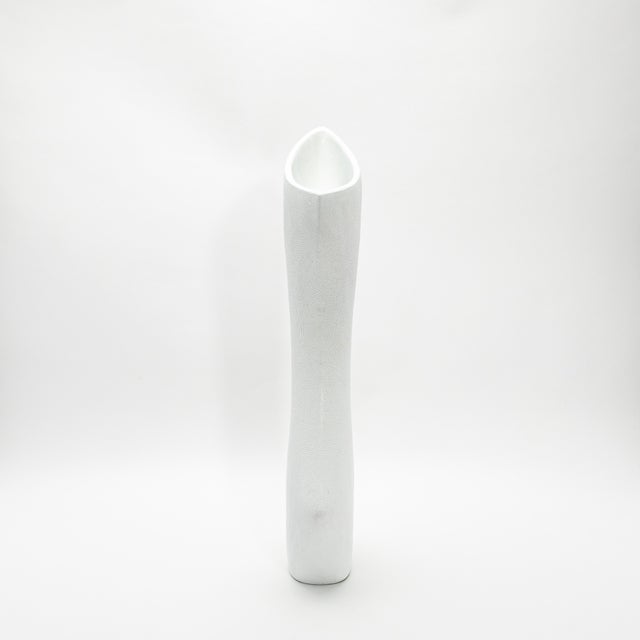 R & Y Augousti Modern Sculptural Vase in White Shagreen by R&y Augousti For Sale - Image 4 of 7